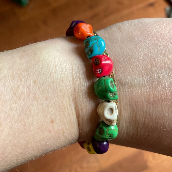 Howlite Skull Bracelet - Picture 3 of 7